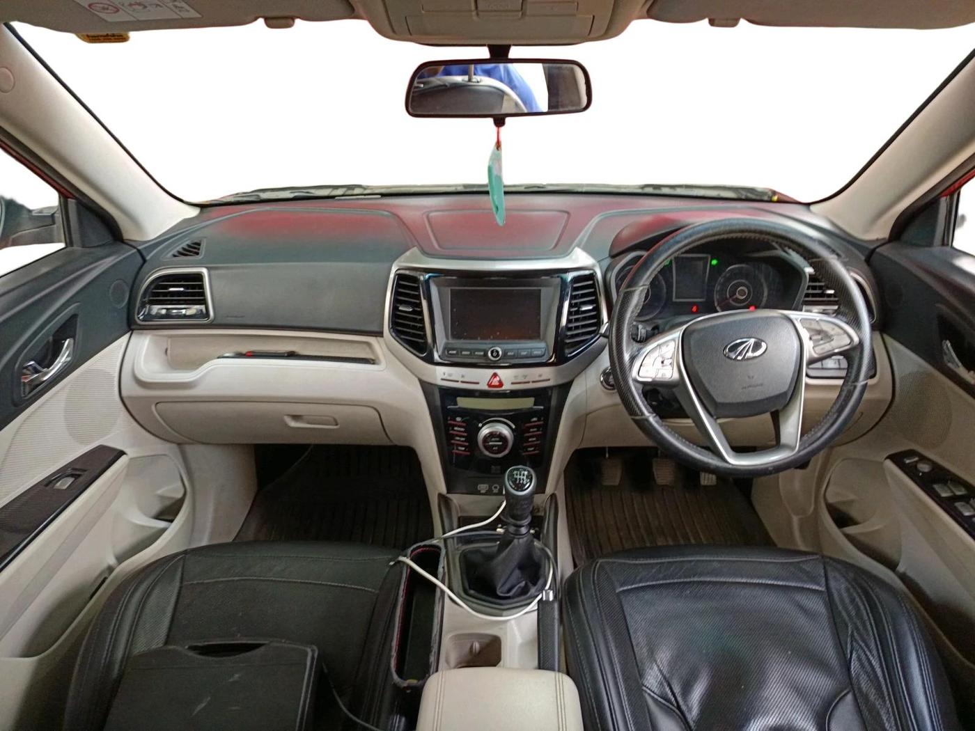 2019 Mahindra XUV300 W8 1.2 PETROL, Petrol, Manual, 49,452 km, interior