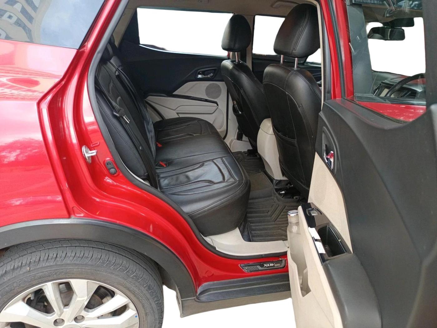2019 Mahindra XUV300 W8 1.2 PETROL, Petrol, Manual, 49,452 km, interior