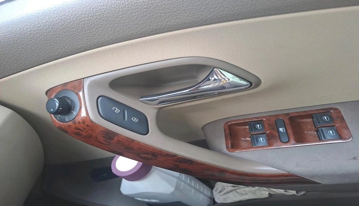 2014 Skoda Rapid AMBITION 1.6 MPI MT PLUS, Petrol, Manual, 65,773 km, interior