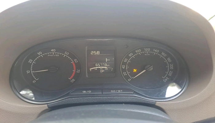 2014 Skoda Rapid AMBITION 1.6 MPI MT PLUS, Petrol, Manual, 65,773 km, interior