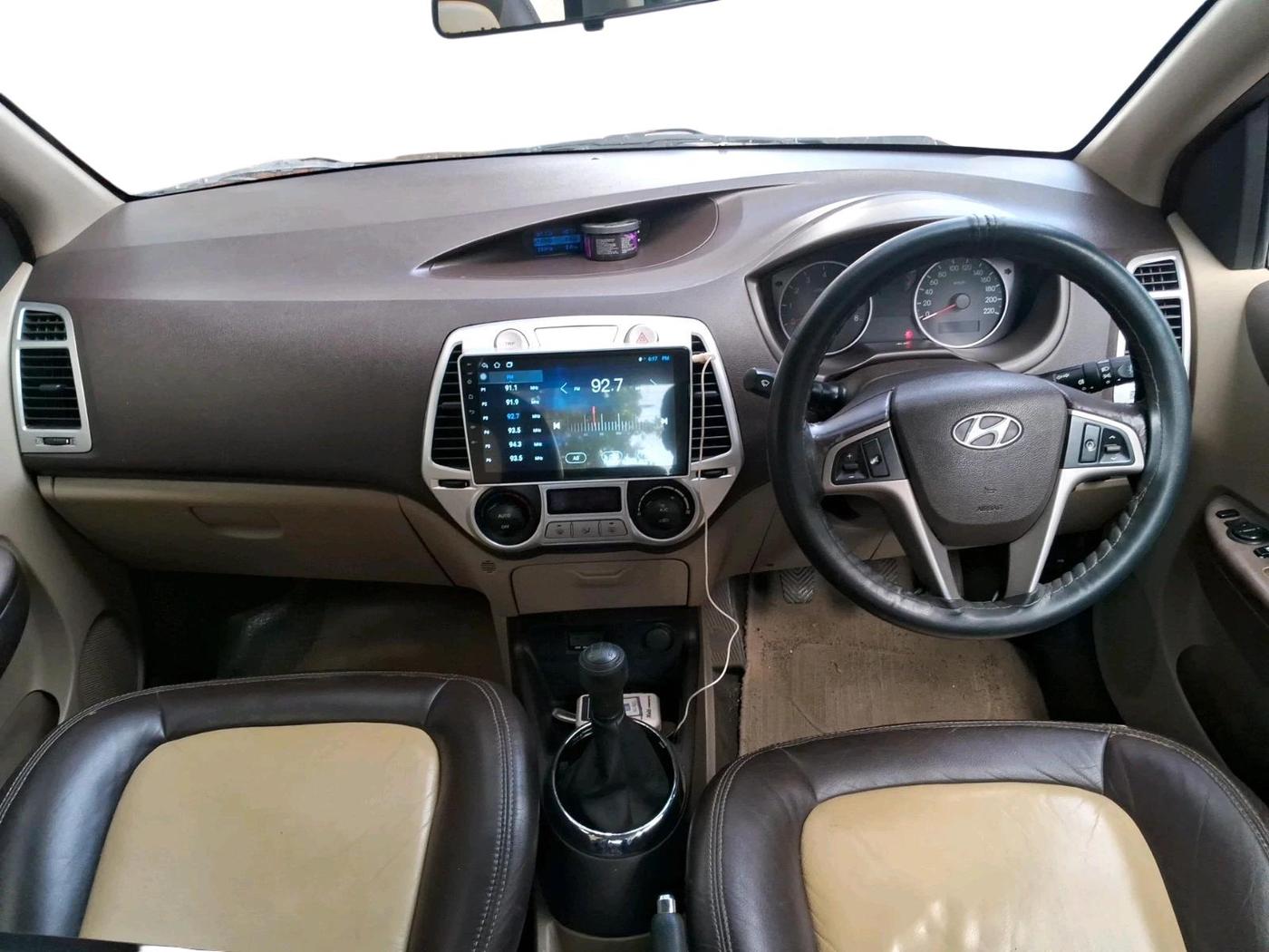 2011 Hyundai i20 SPORTZ 1.2, Petrol, Manual, 30,276 km, interior