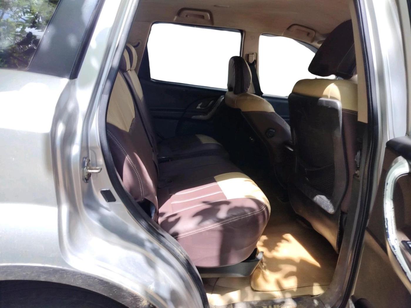 2012 Mahindra XUV500 W8, Diesel, Manual, 1,31,368 km, interior