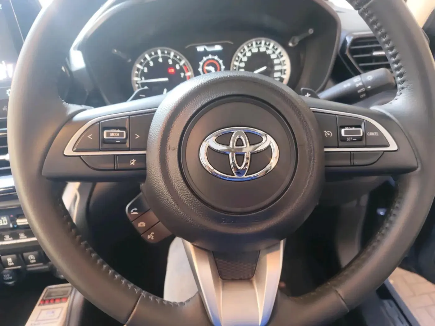 2024 Toyota URBAN CRUISER HYRYDER V AT NEO DRIVE, Petrol, Automatic, 5,779 km, interior