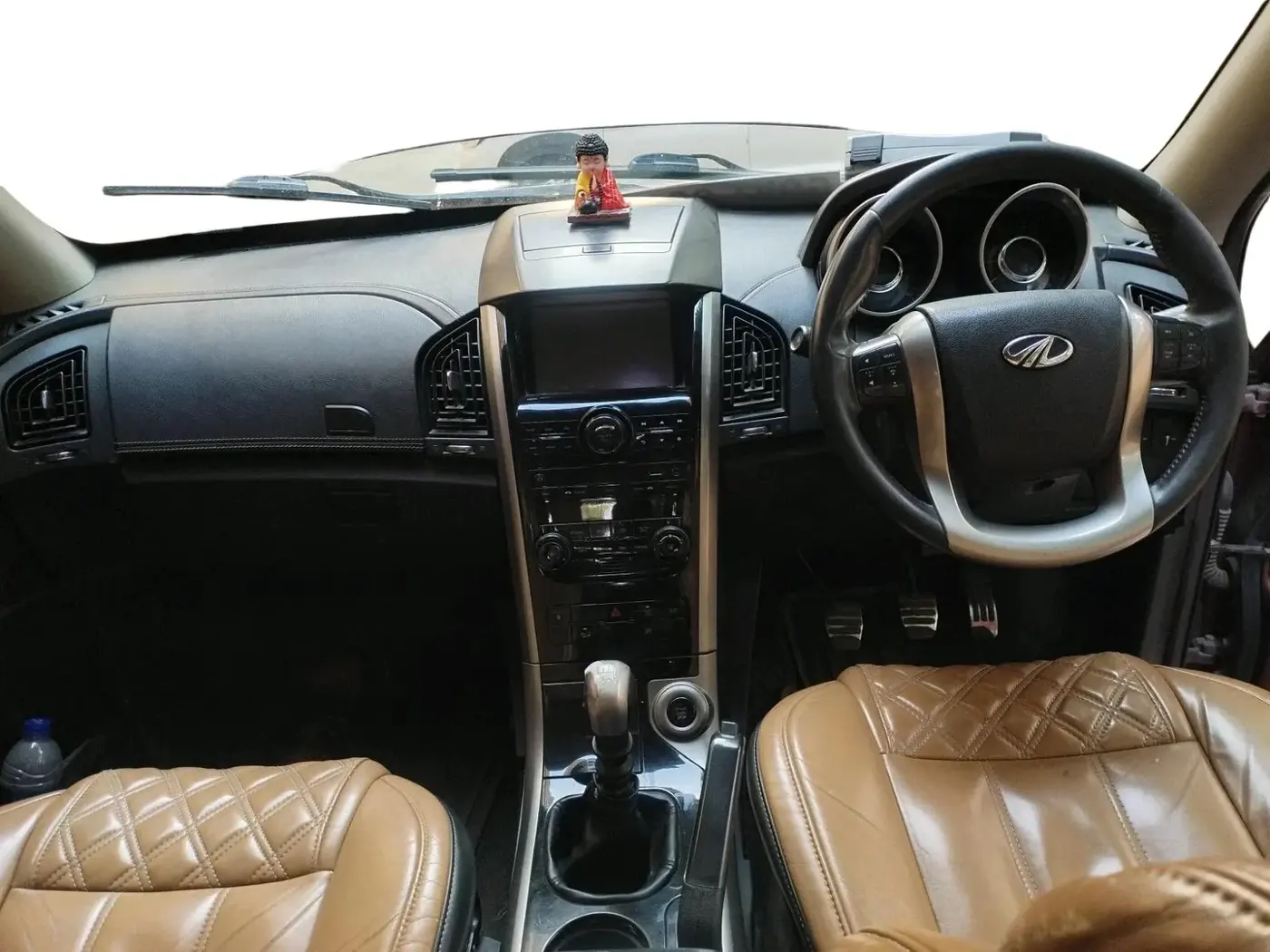 2018 Mahindra XUV500 W11, Diesel, Manual, 98,652 km, interior