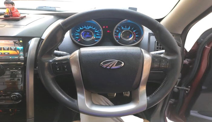 2018 Mahindra XUV500 W11, Diesel, Manual, 98,652 km, interior