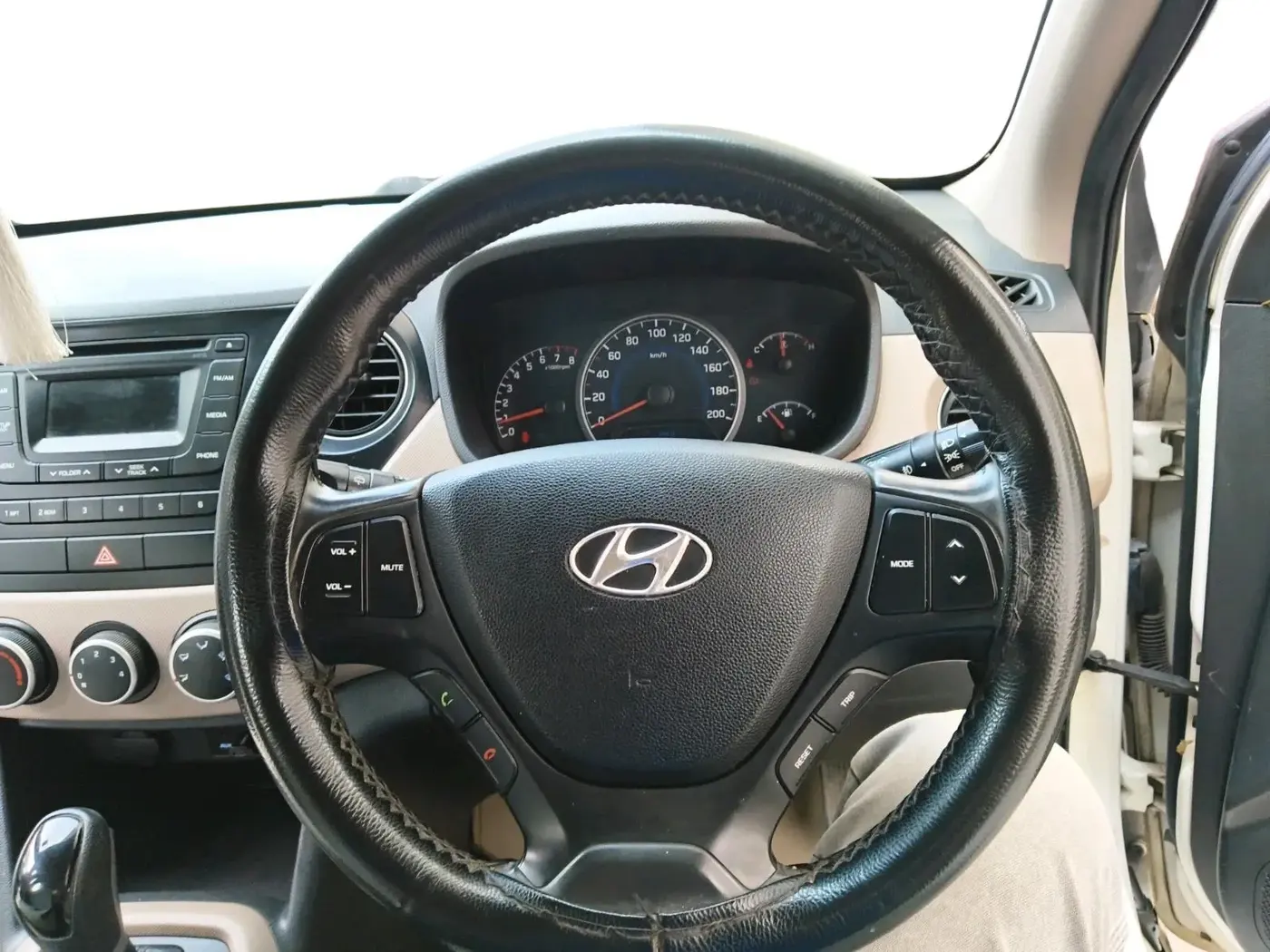 2014 Hyundai Grand i10 ASTA AT 1.2 KAPPA VTVT, Petrol, Automatic, 49,350 km, interior