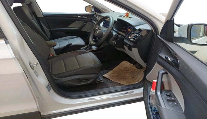 2025 Skoda KUSHAQ  Prestige 1.0L TSI AT, Petrol, Automatic, 5,211 km, interior