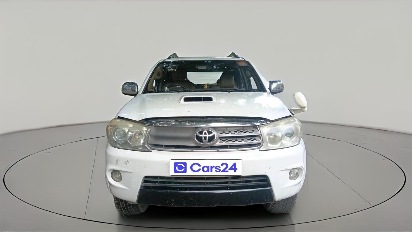 2011 Toyota Fortuner 3.0 4X4 MT, Diesel, Manual, 3,37,108 km, exterior