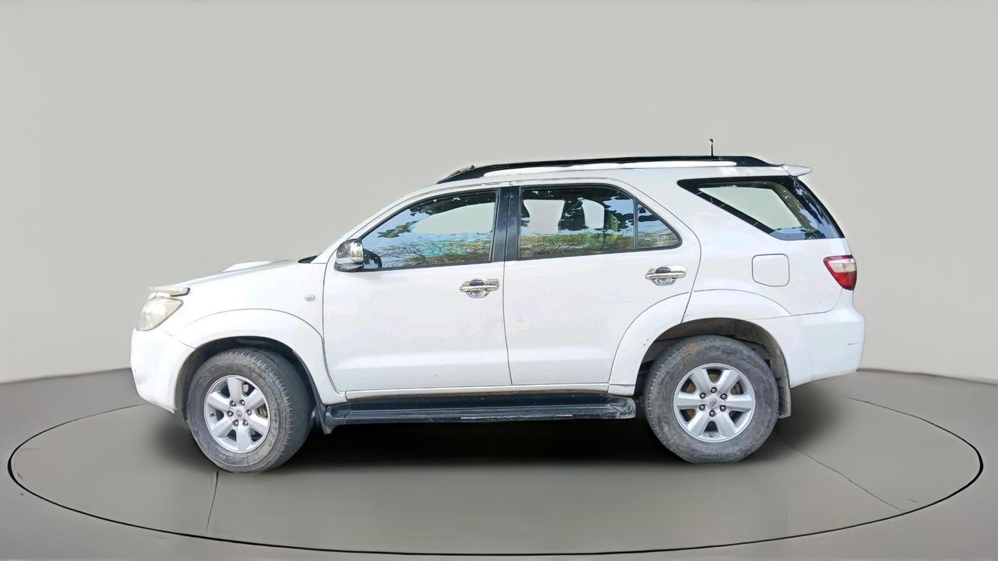 2011 Toyota Fortuner 3.0 4X4 MT, Diesel, Manual, 3,37,108 km, exterior