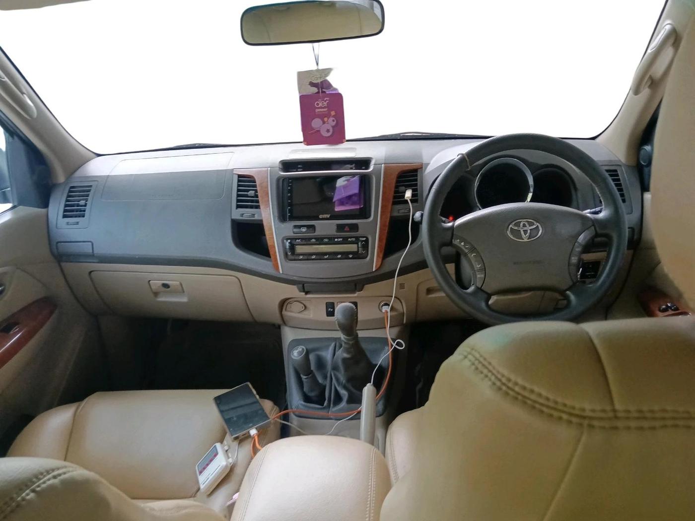 2011 Toyota Fortuner 3.0 4X4 MT, Diesel, Manual, 3,37,108 km, interior