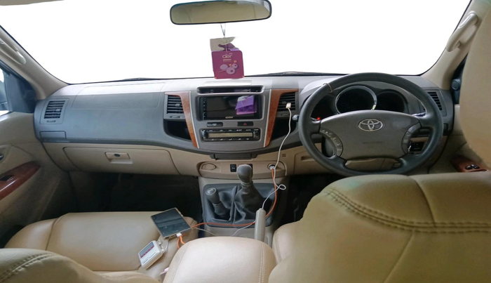 2011 Toyota Fortuner 3.0 4X4 MT, Diesel, Manual, 3,37,108 km, interior