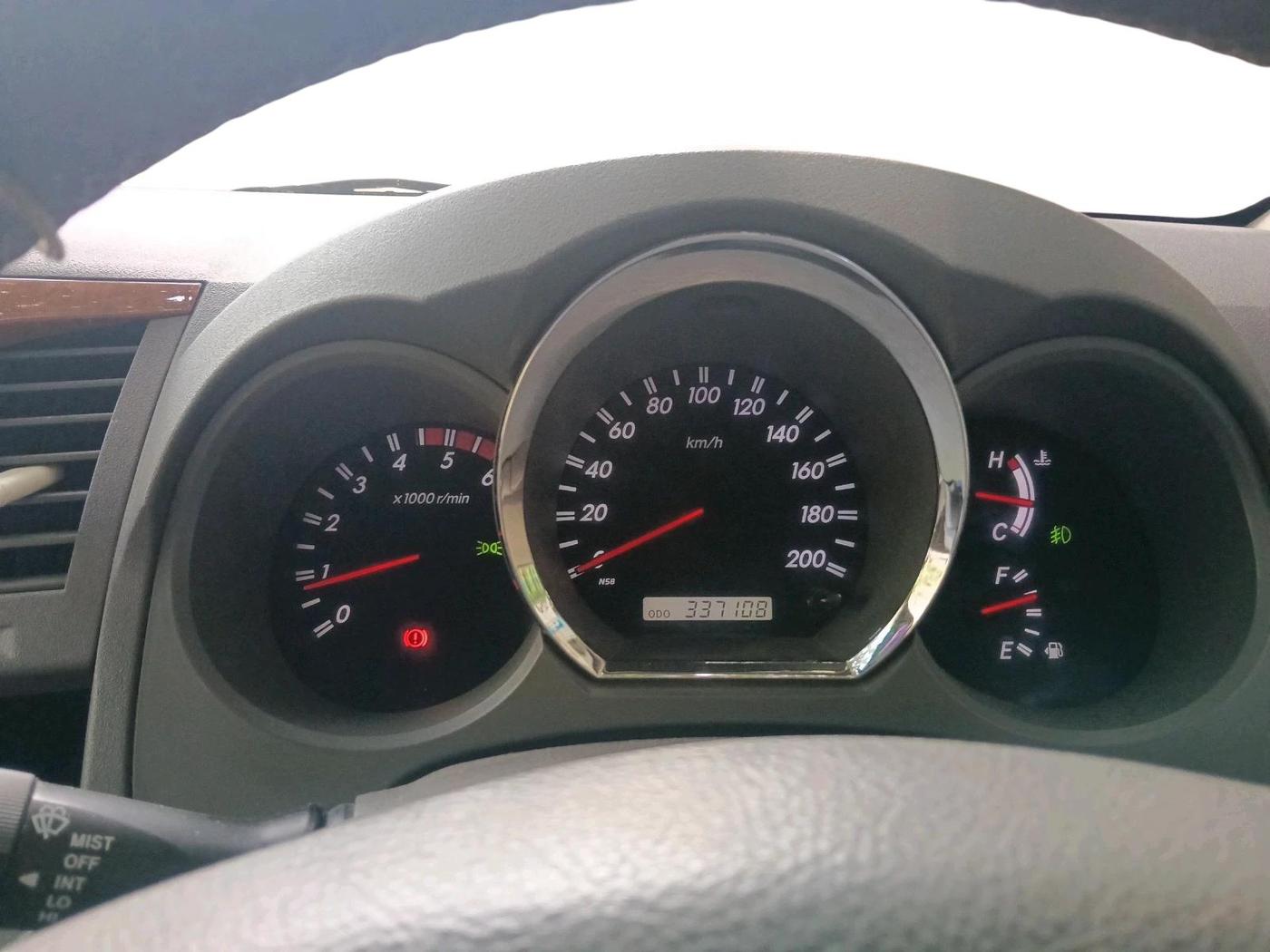 2011 Toyota Fortuner 3.0 4X4 MT, Diesel, Manual, 3,37,108 km, interior