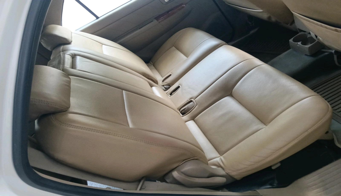 2011 Toyota Fortuner 3.0 4X4 MT, Diesel, Manual, 3,37,108 km, interior