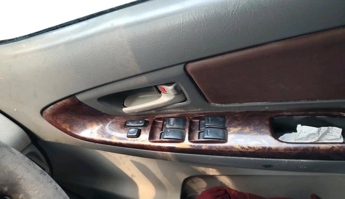 2011 Toyota Innova 2.5 G2 7STR, Diesel, Manual, 1,32,416 km, interior