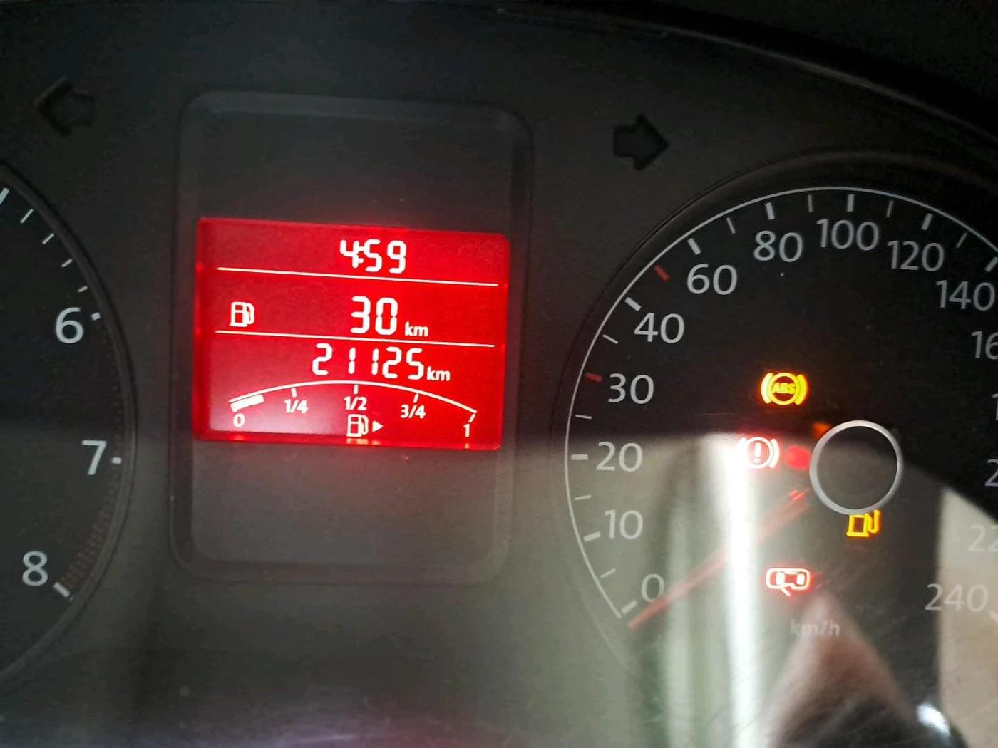 2011 Volkswagen Vento HIGHLINE 1.6 MPI, Petrol, Manual, 21,125 km, interior