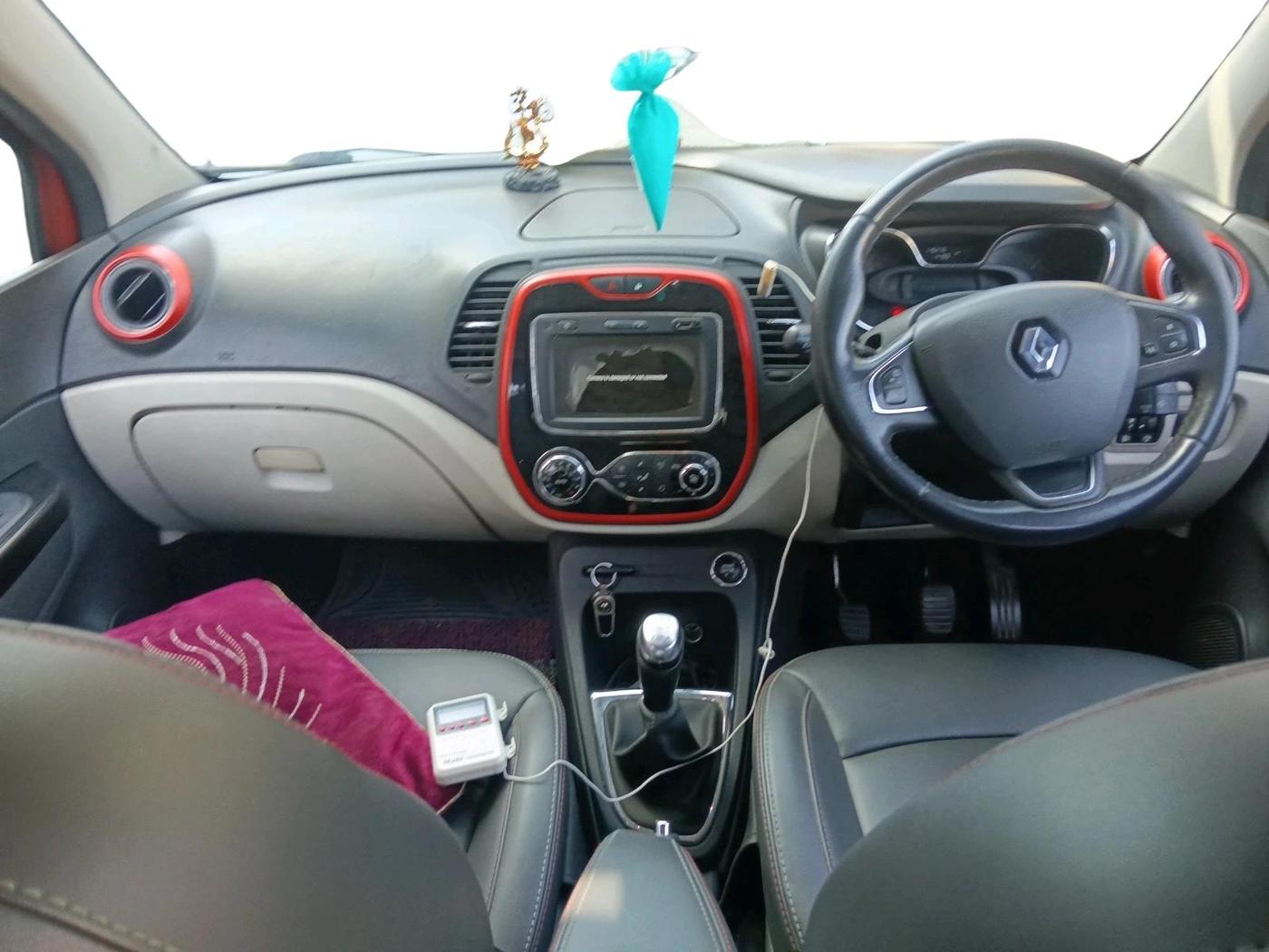 2019 Renault Captur PLATINE PETROL DUAL TONE, Petrol, Manual, 1,16,278 km, interior