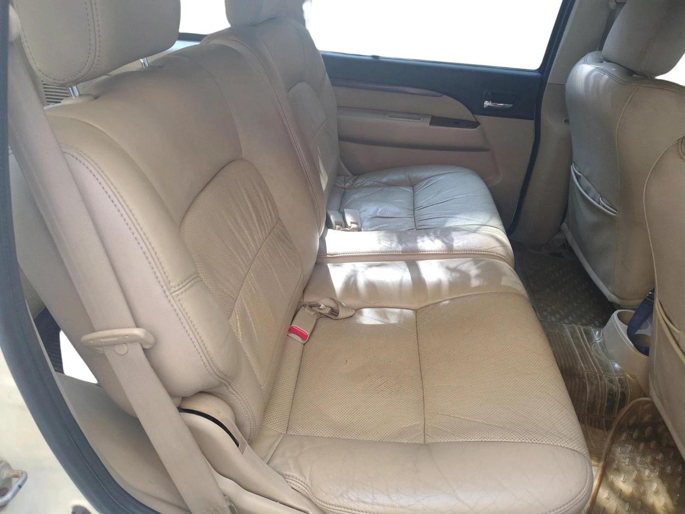2013 Ford Endeavour 3.0L 4X2 AT, Diesel, Automatic, 1,12,500 km, interior