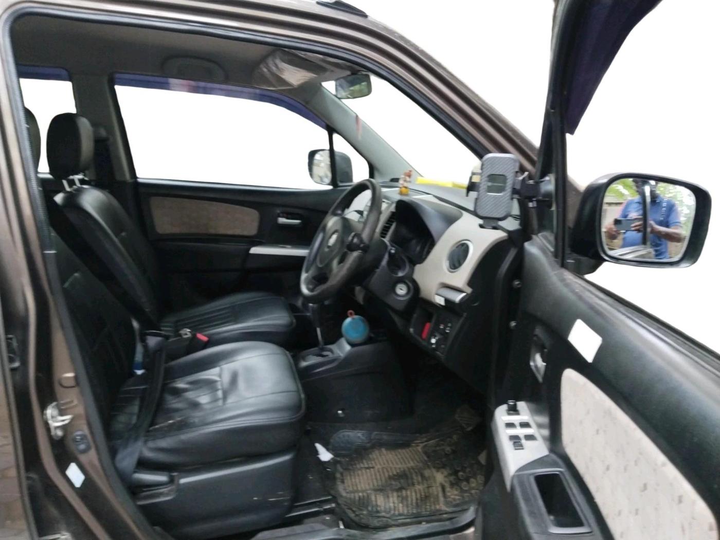 2016 Maruti Wagon R 1.0 VXI AMT, CNG, Automatic, 40,190 km, interior