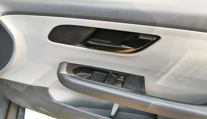 2020 Tata ALTROZ XE PETROL, Petrol, Manual, 33,346 km, interior