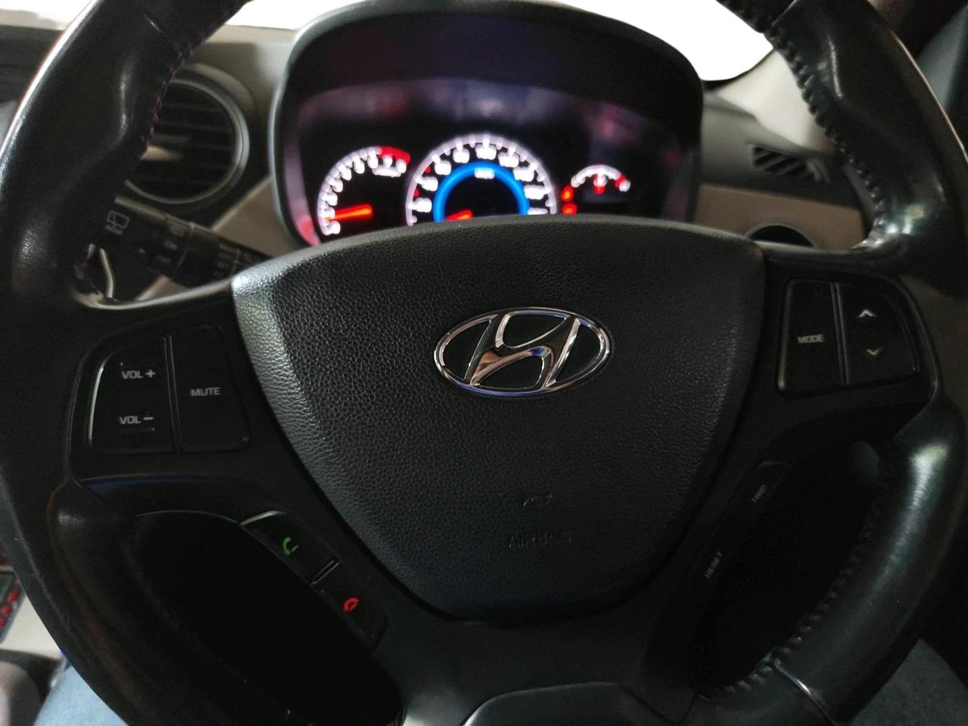 2016 Hyundai Grand i10 ASTA AT 1.2 KAPPA VTVT, CNG, Automatic, 1,12,716 km, interior