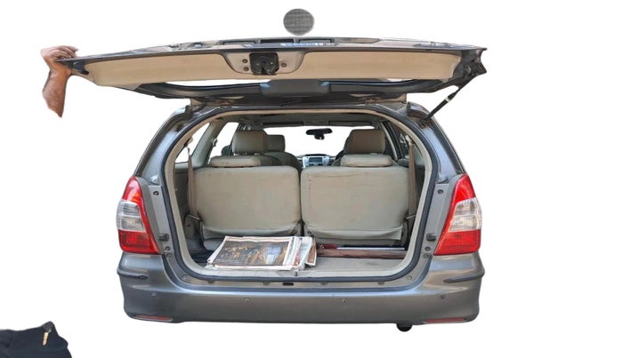 2012 Toyota Innova 2.5 VX 7 STR, Diesel, Manual, 2,14,801 km, exterior