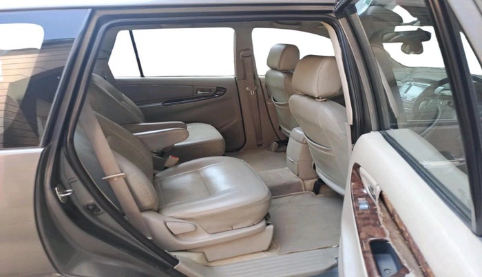 2012 Toyota Innova 2.5 VX 7 STR, Diesel, Manual, 2,14,801 km, interior