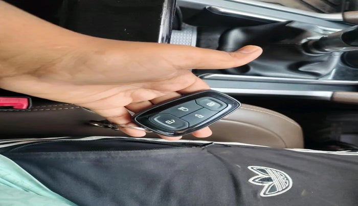 2019 Tata Harrier XZ 2.0L, Diesel, Manual, 1,51,175 km, interior