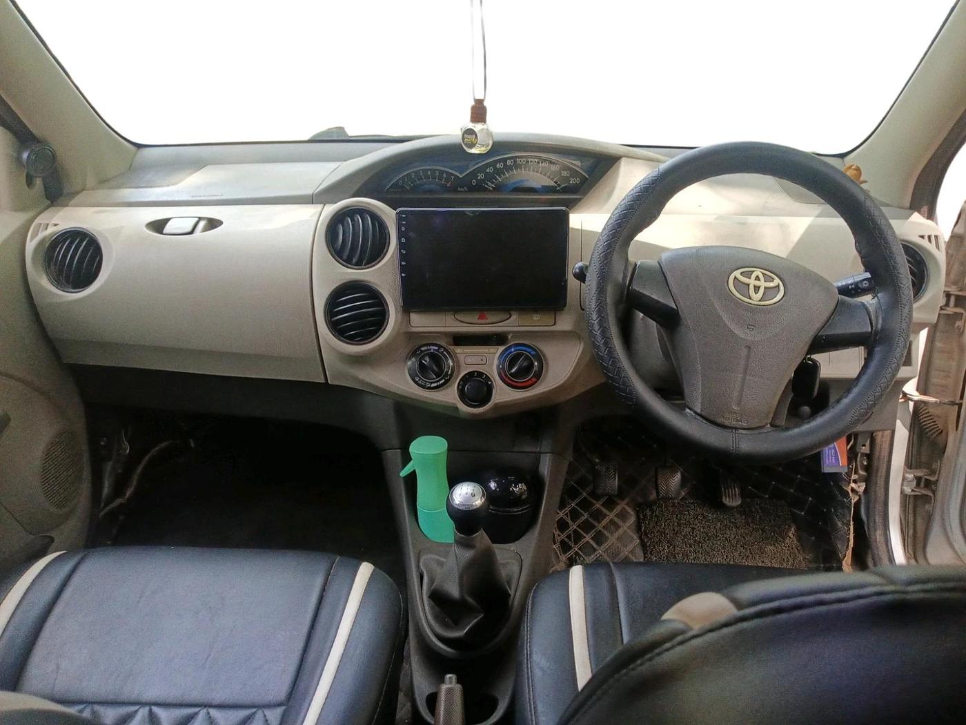 2014 Toyota Etios Liva V, Petrol, Manual, 86,558 km, interior