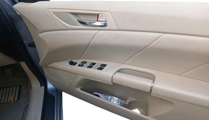 2011 Maruti Kizashi 2.4L MT, Petrol, Manual, 54,303 km, interior