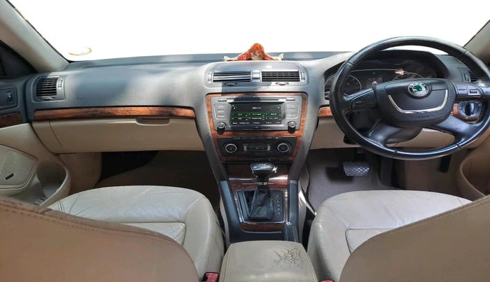 2012 Skoda Laura L&K 2.0 TDI AT, Diesel, Automatic, 2,06,282 km, interior