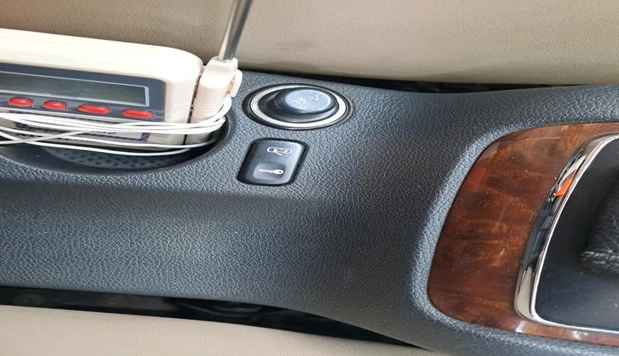 2012 Skoda Laura L&K 2.0 TDI AT, Diesel, Automatic, 2,06,282 km, interior