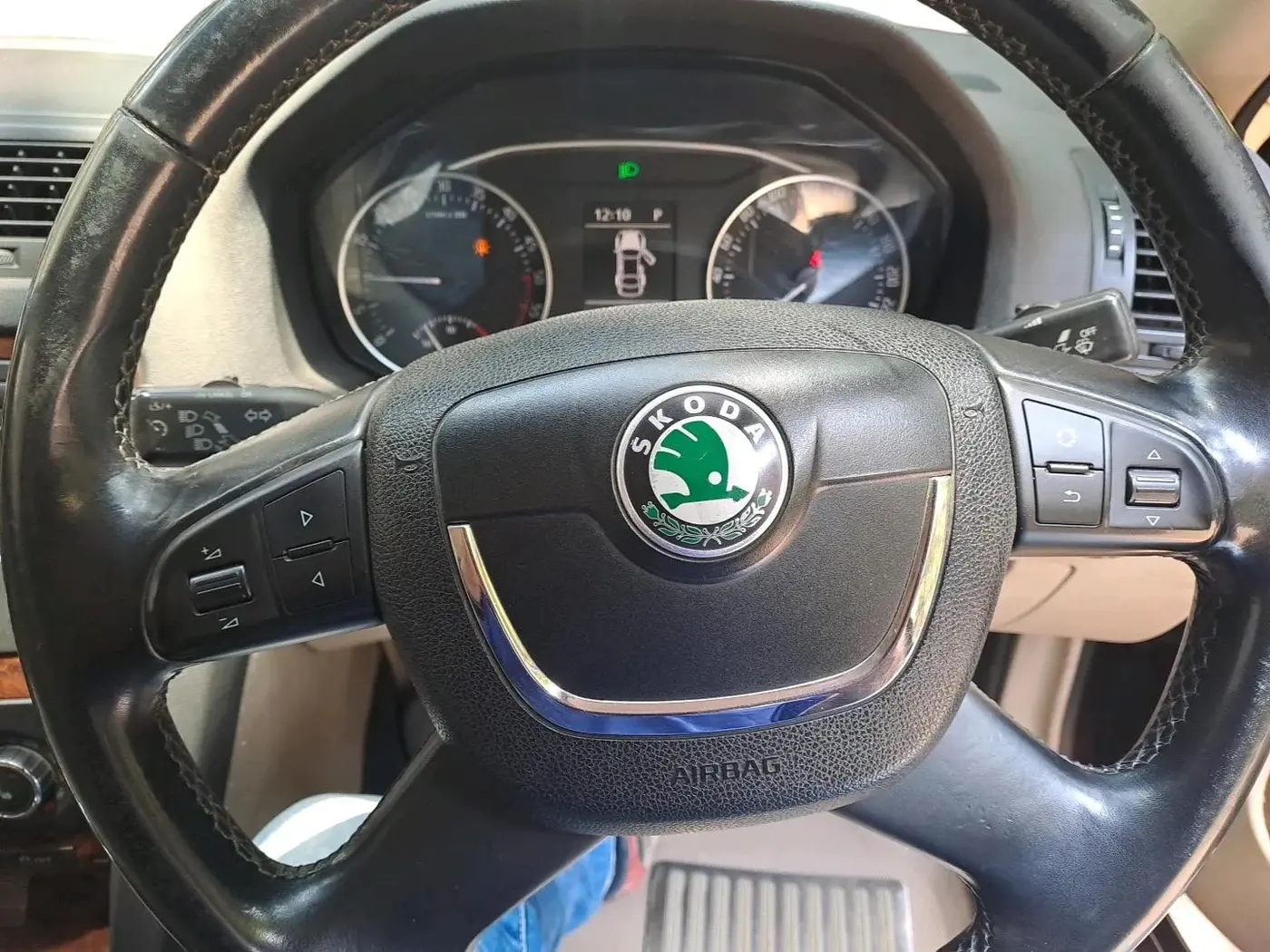 2012 Skoda Laura L&K 2.0 TDI AT, Diesel, Automatic, 2,06,282 km, interior