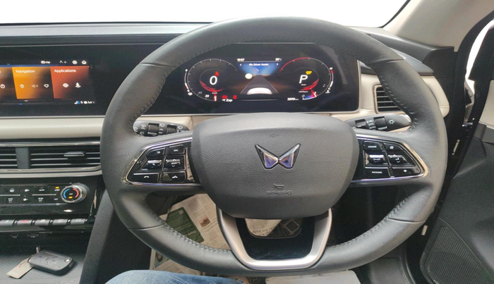 2025 Mahindra XUV700 AX 7 LUXURY D AT 7 STR, Diesel, Automatic, 3,971 km, interior