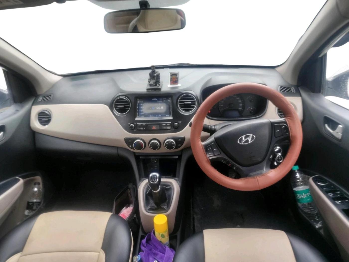 2017 Hyundai Xcent SX 1.2, Petrol, Manual, 1,75,277 km, interior