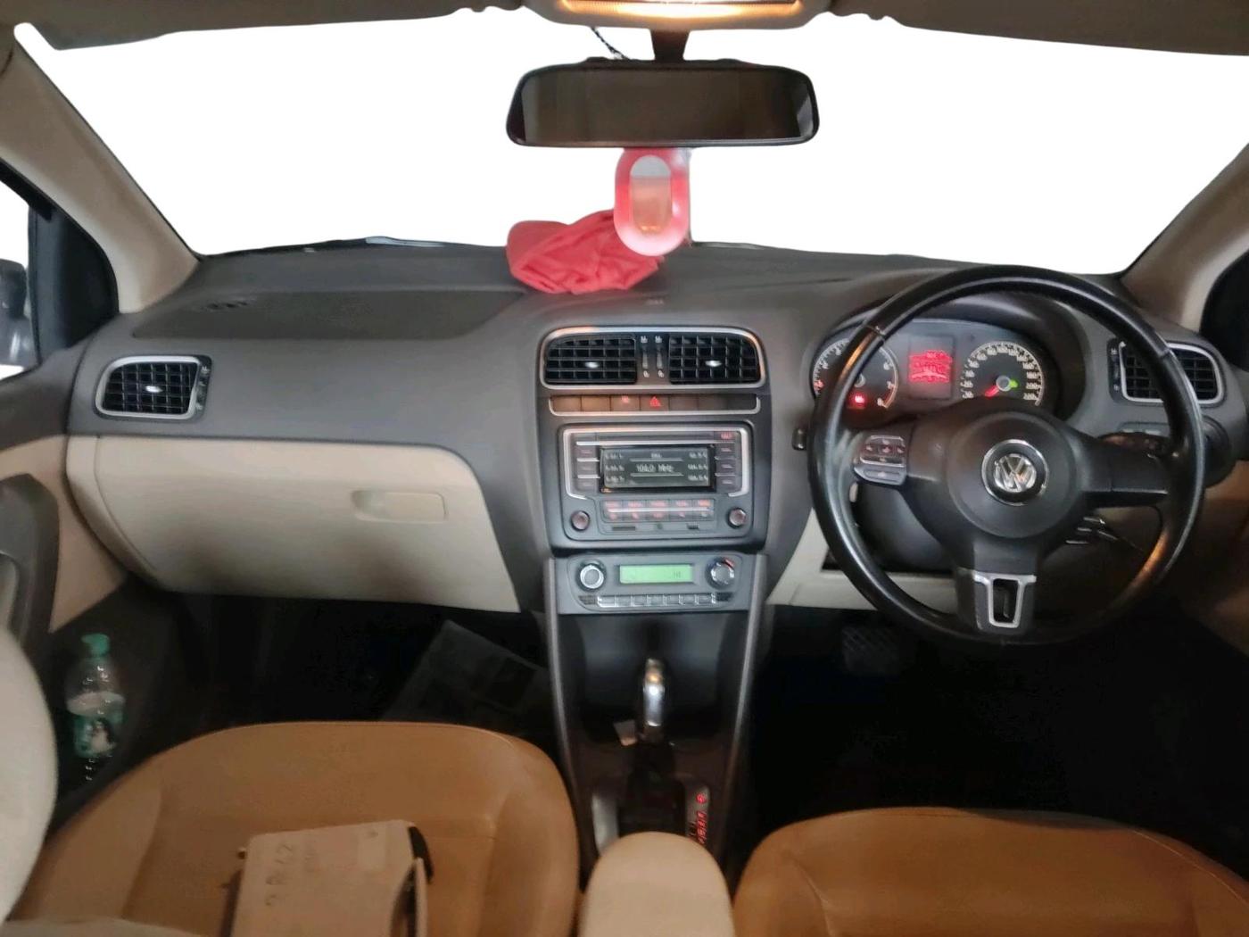 2013 Volkswagen Vento HIGHLINE PETROL AT, Petrol, Automatic, 96,231 km, interior