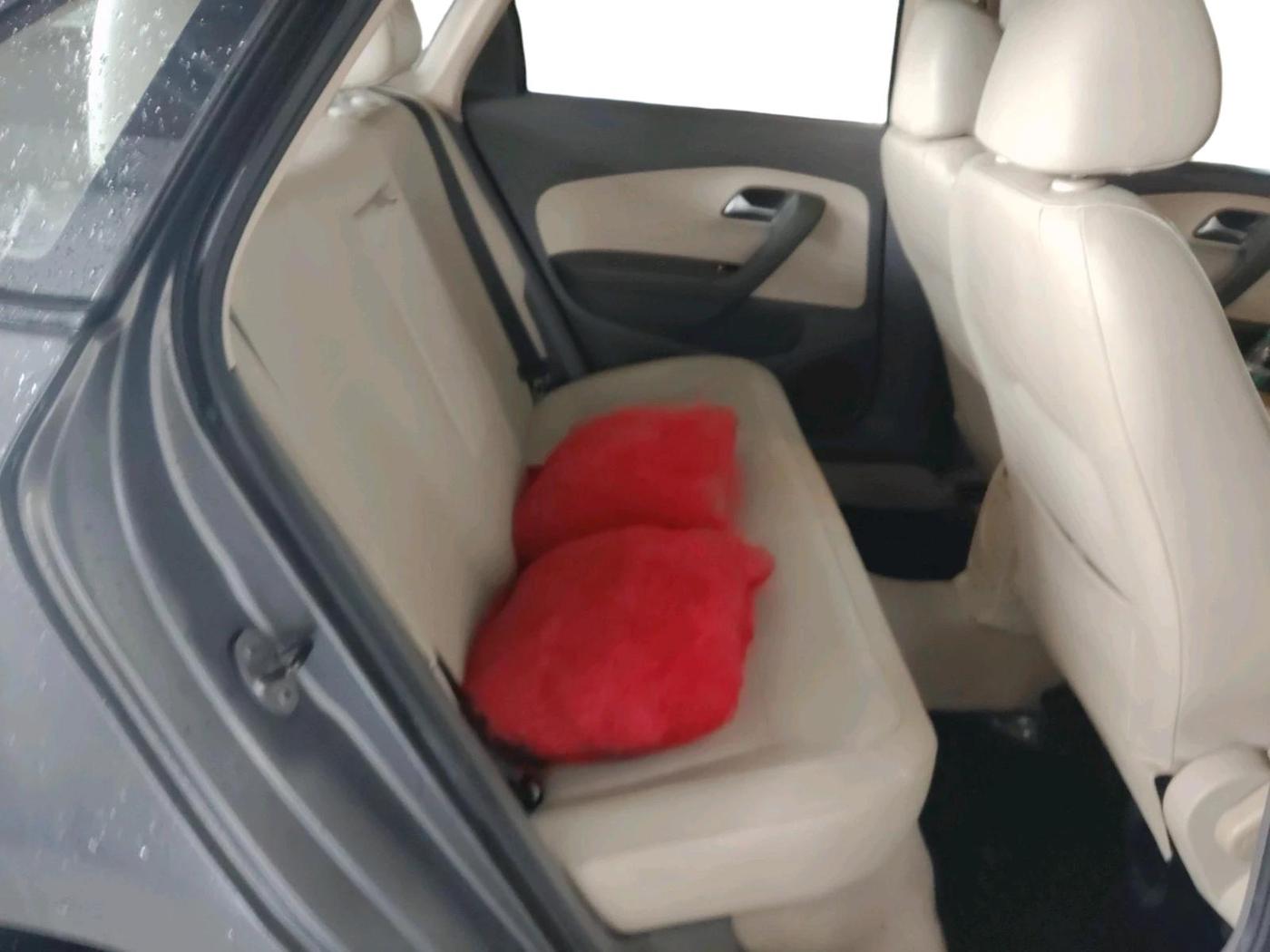 2013 Volkswagen Vento HIGHLINE PETROL AT, Petrol, Automatic, 96,231 km, interior