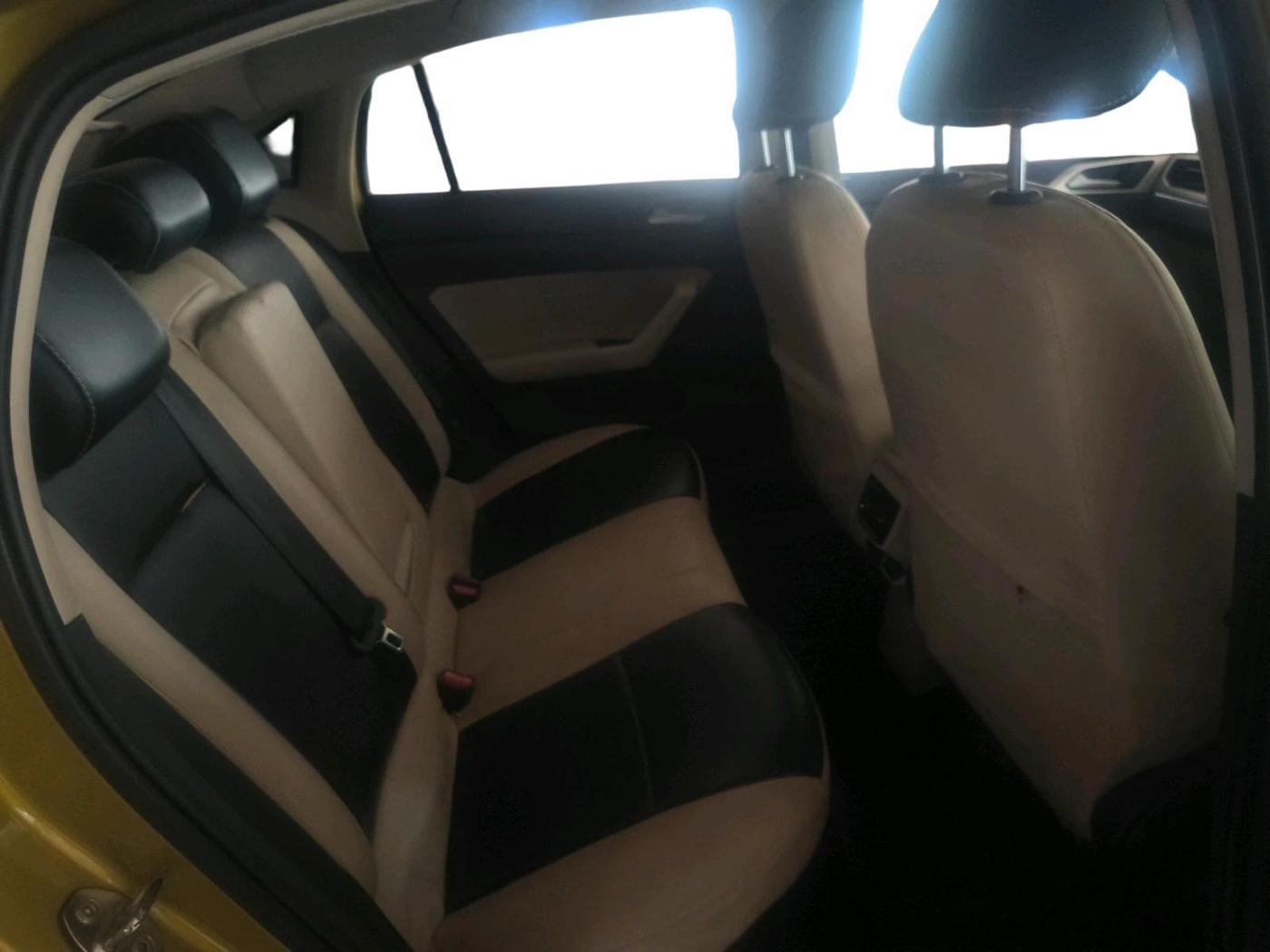 2022 Volkswagen VIRTUS HIGHLINE TSI 1.0 AT, Petrol, Automatic, 40,098 km, interior