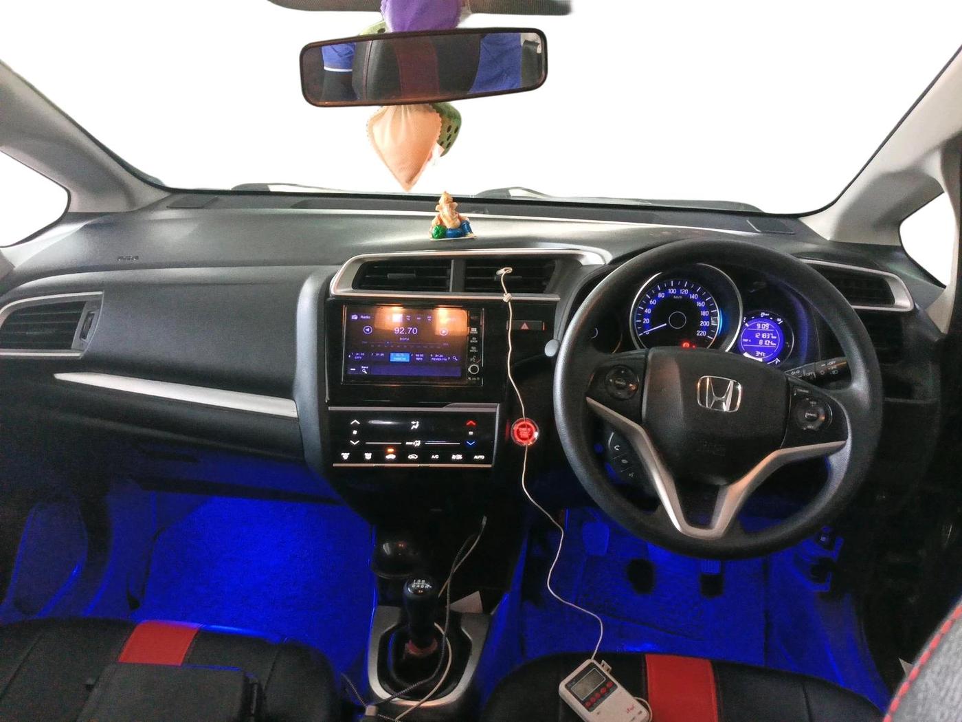 2018 Honda WR-V 1.5L I-DTEC VX MT, Diesel, Manual, 1,22,038 km, interior