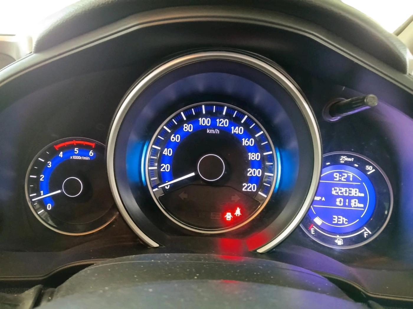 2018 Honda WR-V 1.5L I-DTEC VX MT, Diesel, Manual, 1,22,038 km, interior