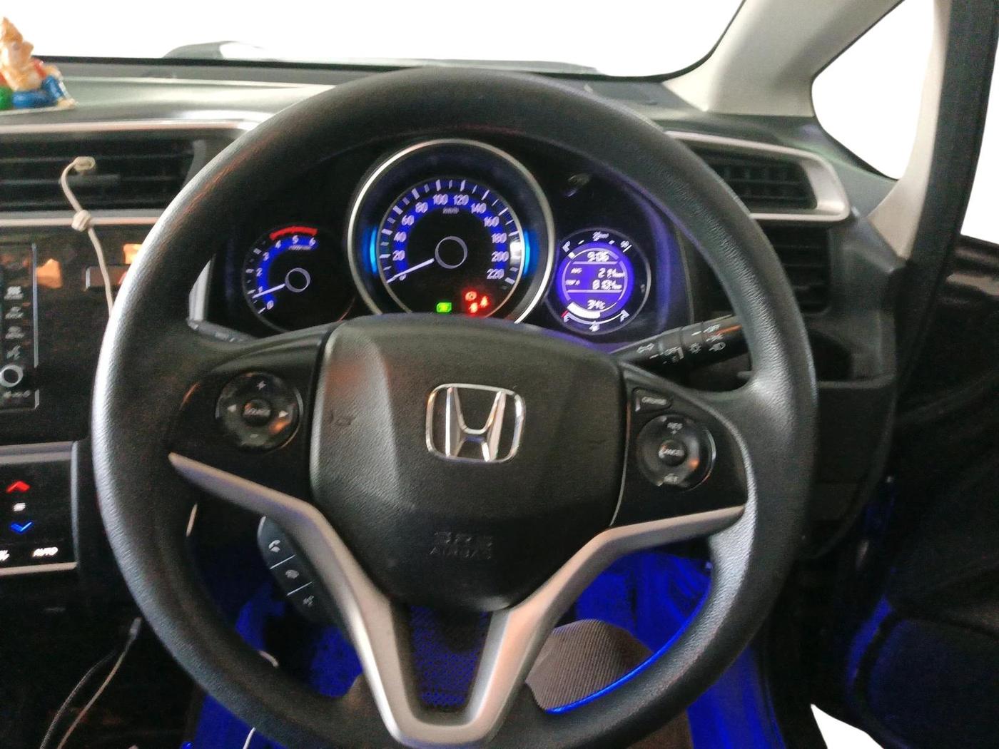 2018 Honda WR-V 1.5L I-DTEC VX MT, Diesel, Manual, 1,22,038 km, interior