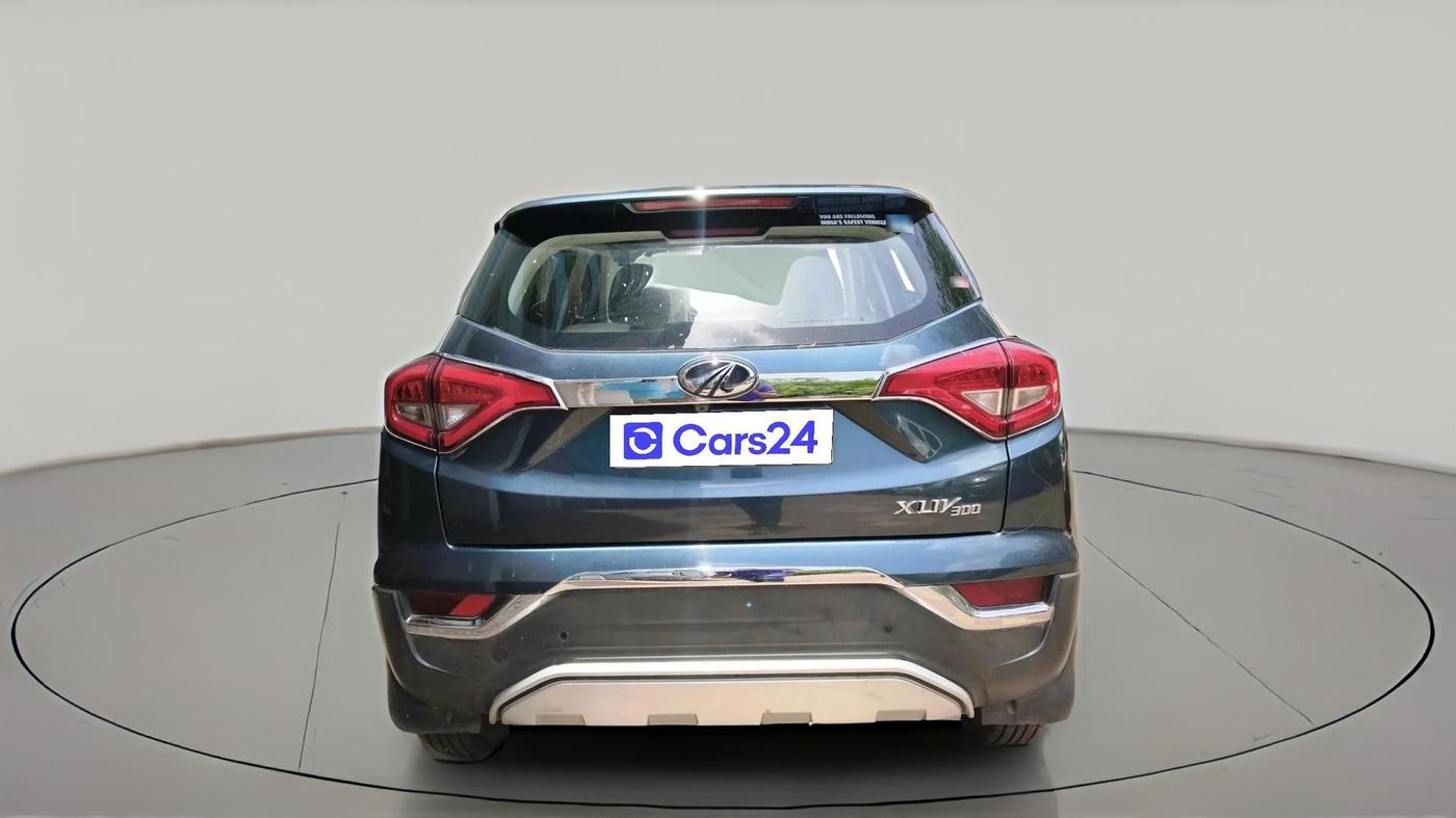 2022 Mahindra XUV300 W4 1.2 PETROL, Petrol, Manual, 22,713 km, exterior