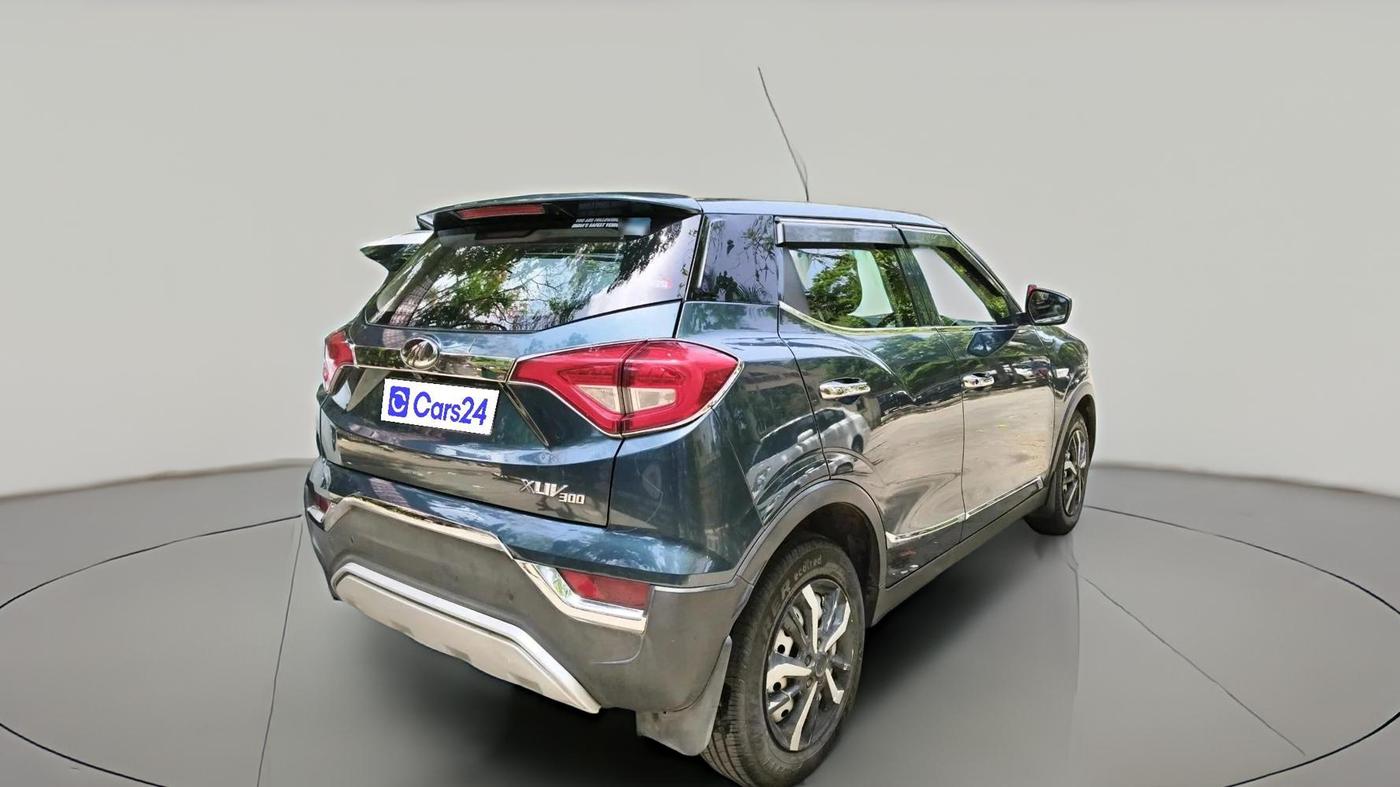 2022 Mahindra XUV300 W4 1.2 PETROL, Petrol, Manual, 22,713 km, exterior