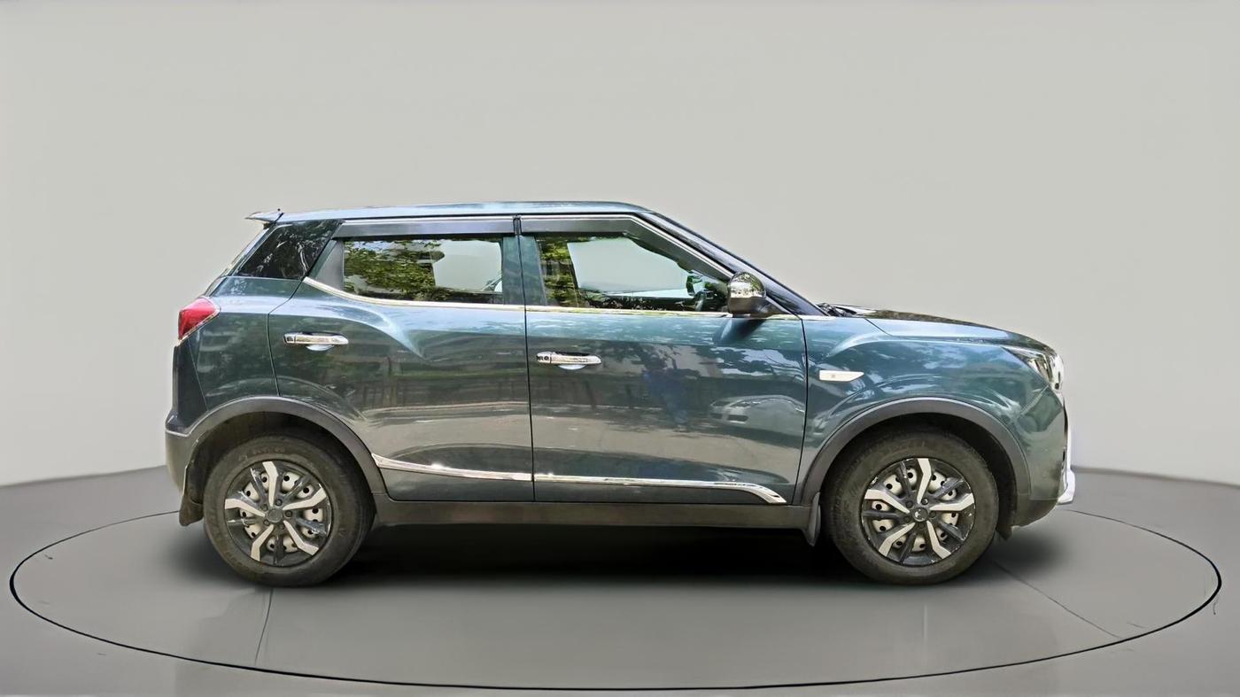 2022 Mahindra XUV300 W4 1.2 PETROL, Petrol, Manual, 22,713 km, exterior
