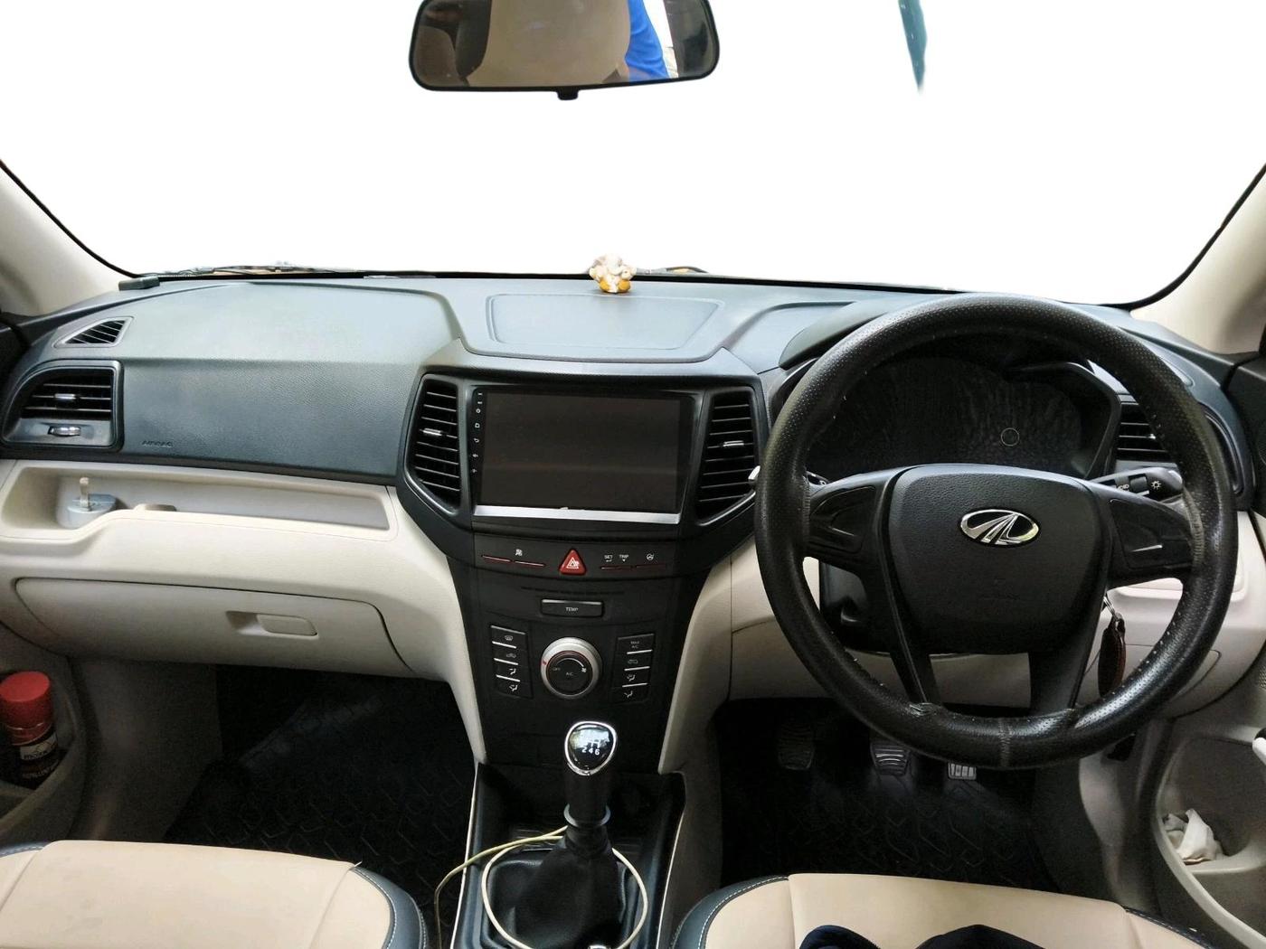 2022 Mahindra XUV300 W4 1.2 PETROL, Petrol, Manual, 22,713 km, interior