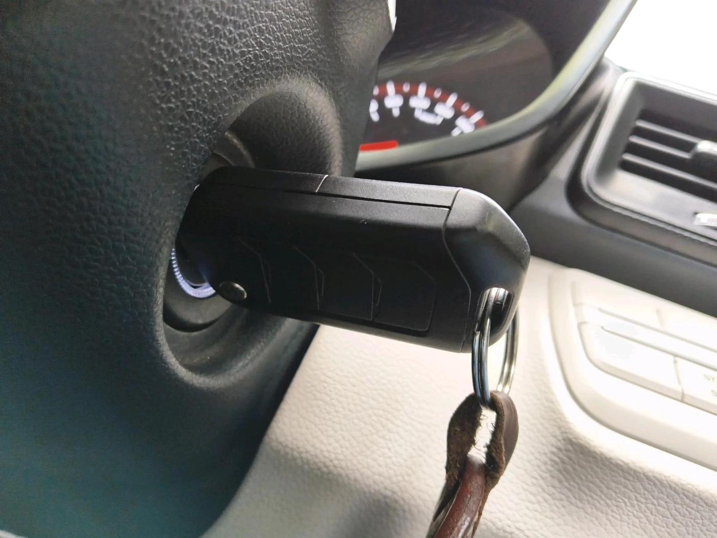 2022 Mahindra XUV300 W4 1.2 PETROL, Petrol, Manual, 22,713 km, interior