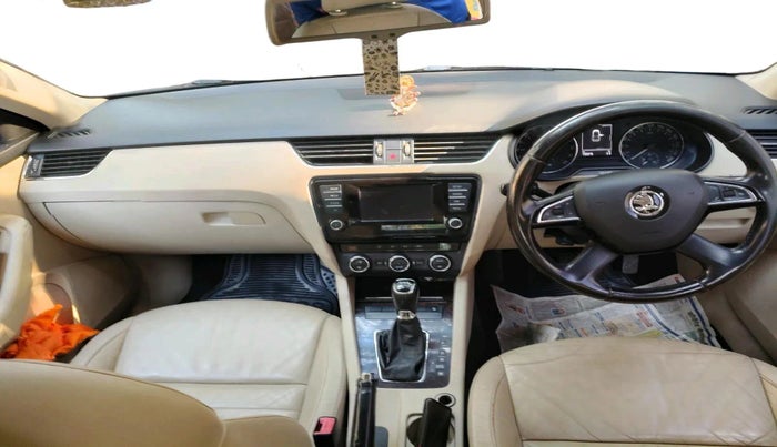 2013 Skoda Octavia AMBITION 2.0 TDI, Diesel, Manual, 1,35,525 km, interior