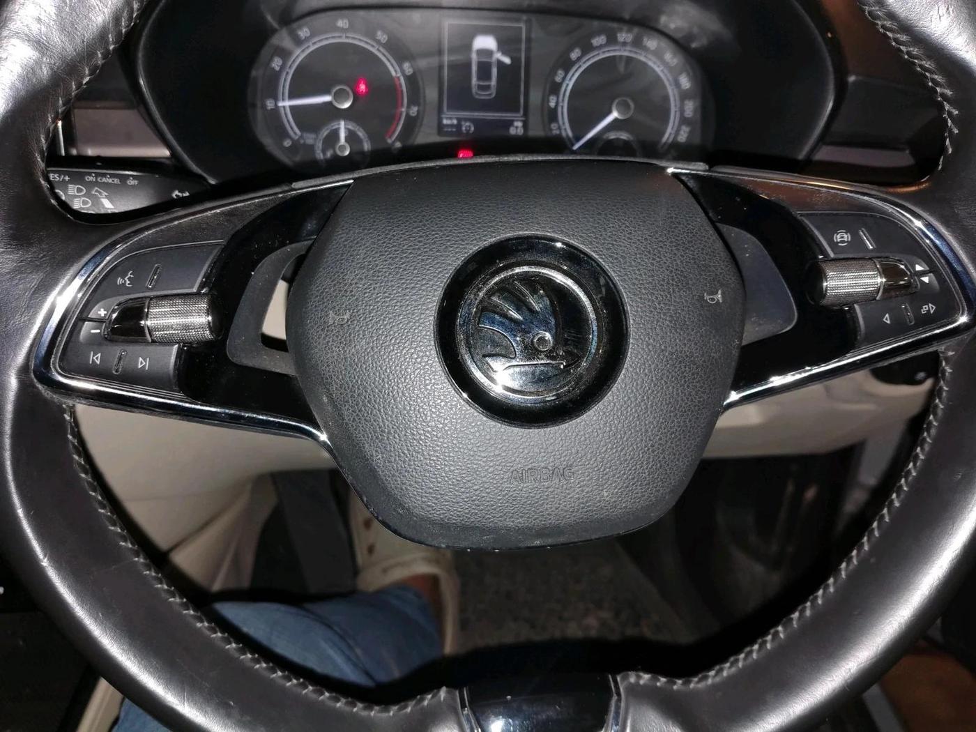 2022 Skoda SLAVIA AMBITION 1.0L TSI MT, Petrol, Manual, 4,709 km, interior