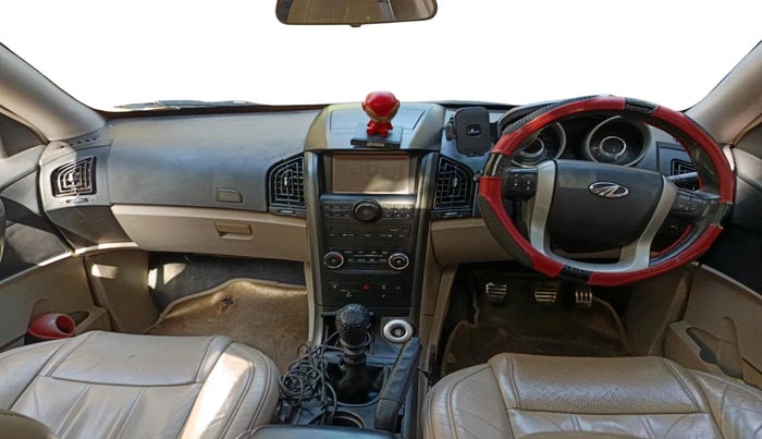 2016 Mahindra XUV500 W10, Diesel, Manual, 1,26,511 km, interior