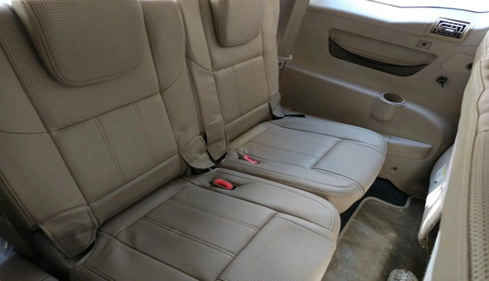 2016 Mahindra XUV500 W10, Diesel, Manual, 1,26,511 km, interior