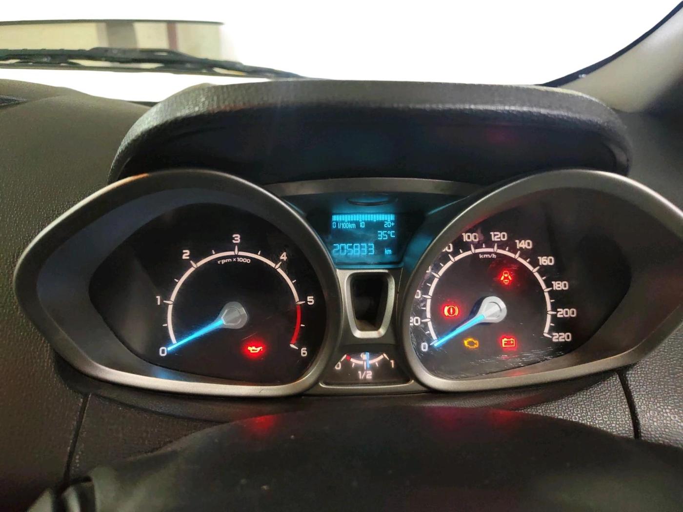 2014 Ford Ecosport TITANIUM 1.5L DIESEL, Diesel, Manual, 2,05,833 km, interior